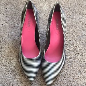 GUESS pinstripe pointed toe heels